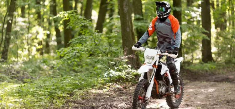 Specific ages needed to obtain a dirt bike license